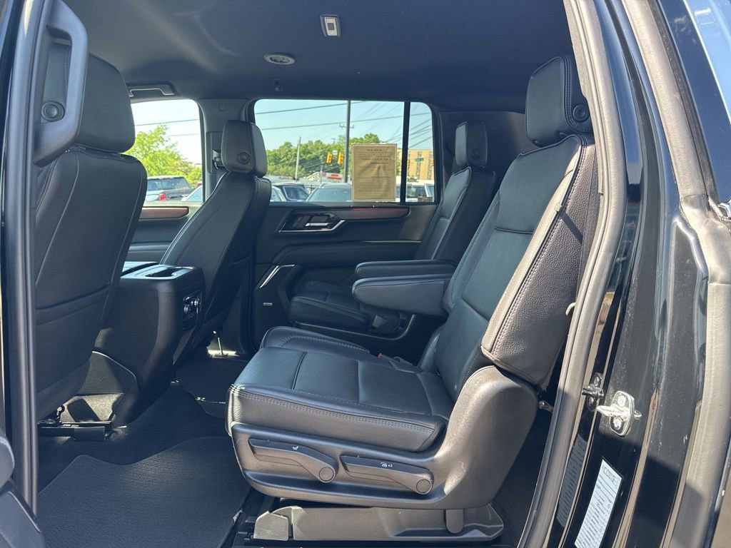 Used 2025 GMC Yukon XL Denali AWD/4WD image 25