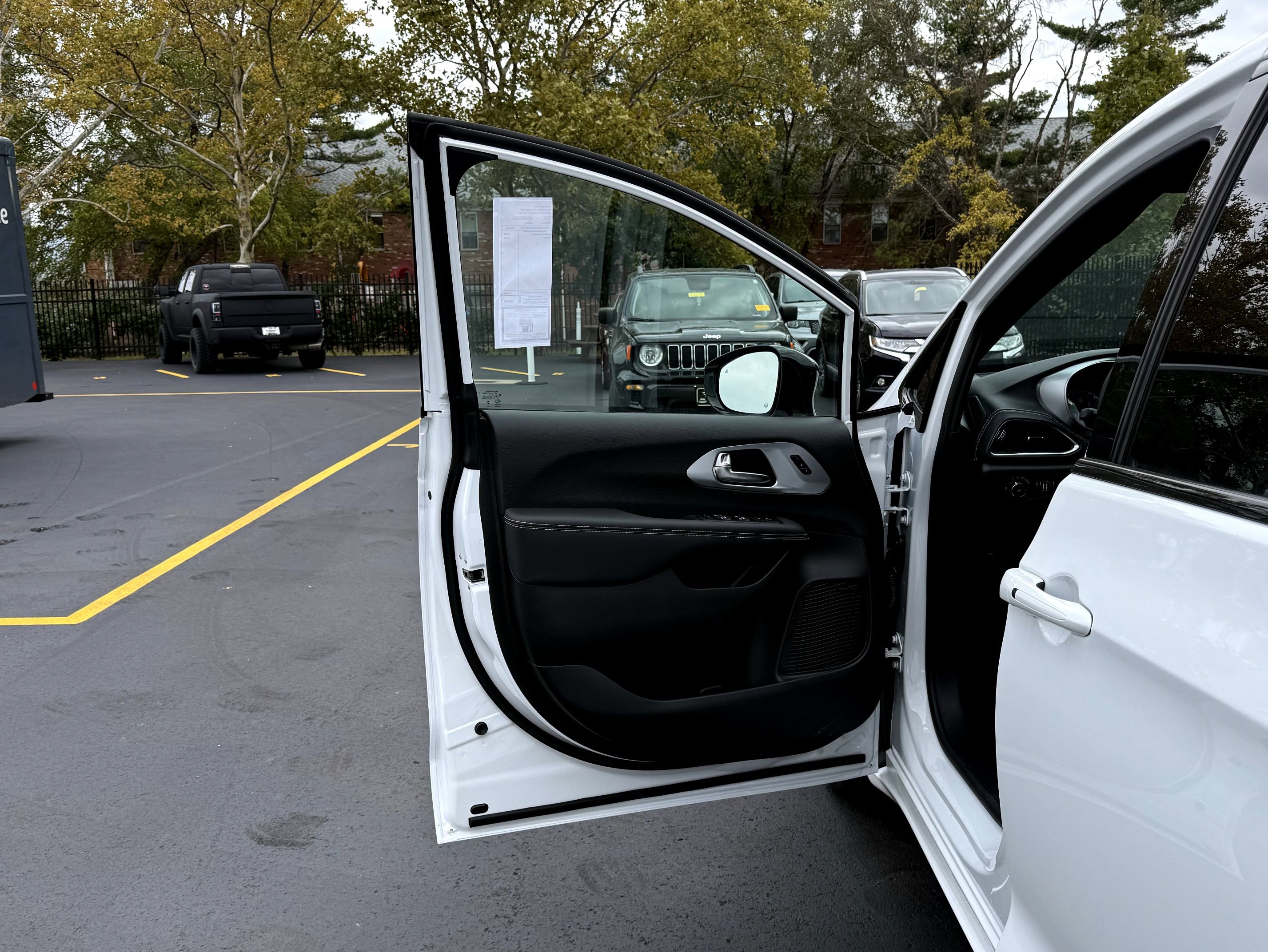 New 2026 Chrysler Pacifica Limited image 13