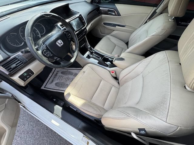 Used 2017 Honda Accord Touring image 11