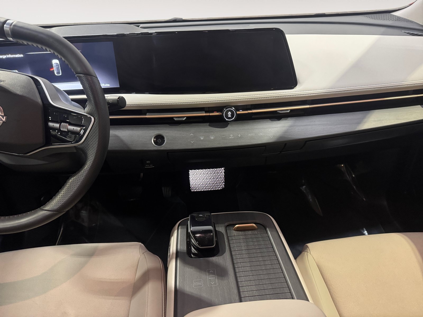 Used 2023 Nissan Ariya FWD image 12