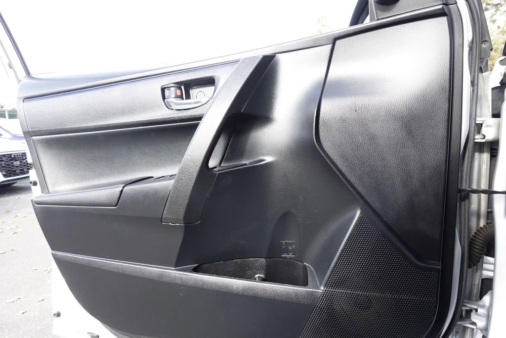 Used 2018 Toyota Corolla L image 13