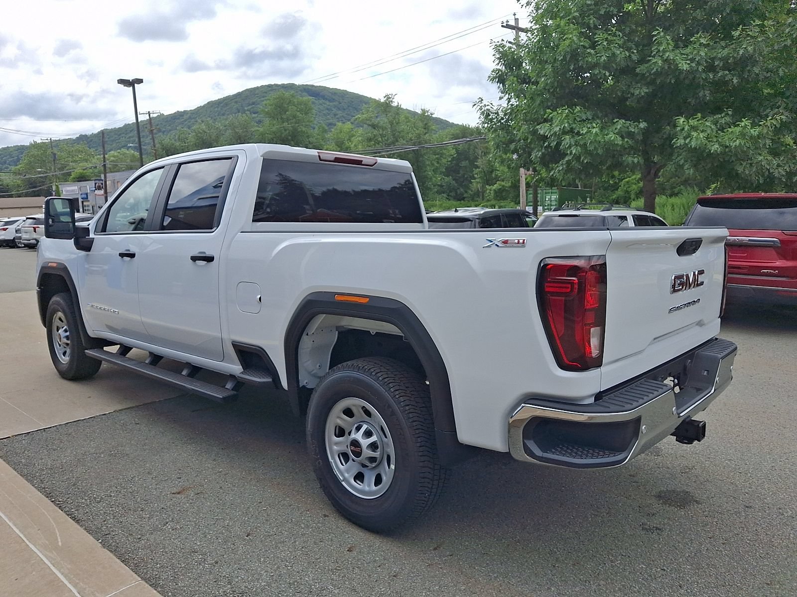 New 2026 GMC Sierra 2500 Pro w/ 1SA Pro Safety Plus Package AWD/4WD image 4