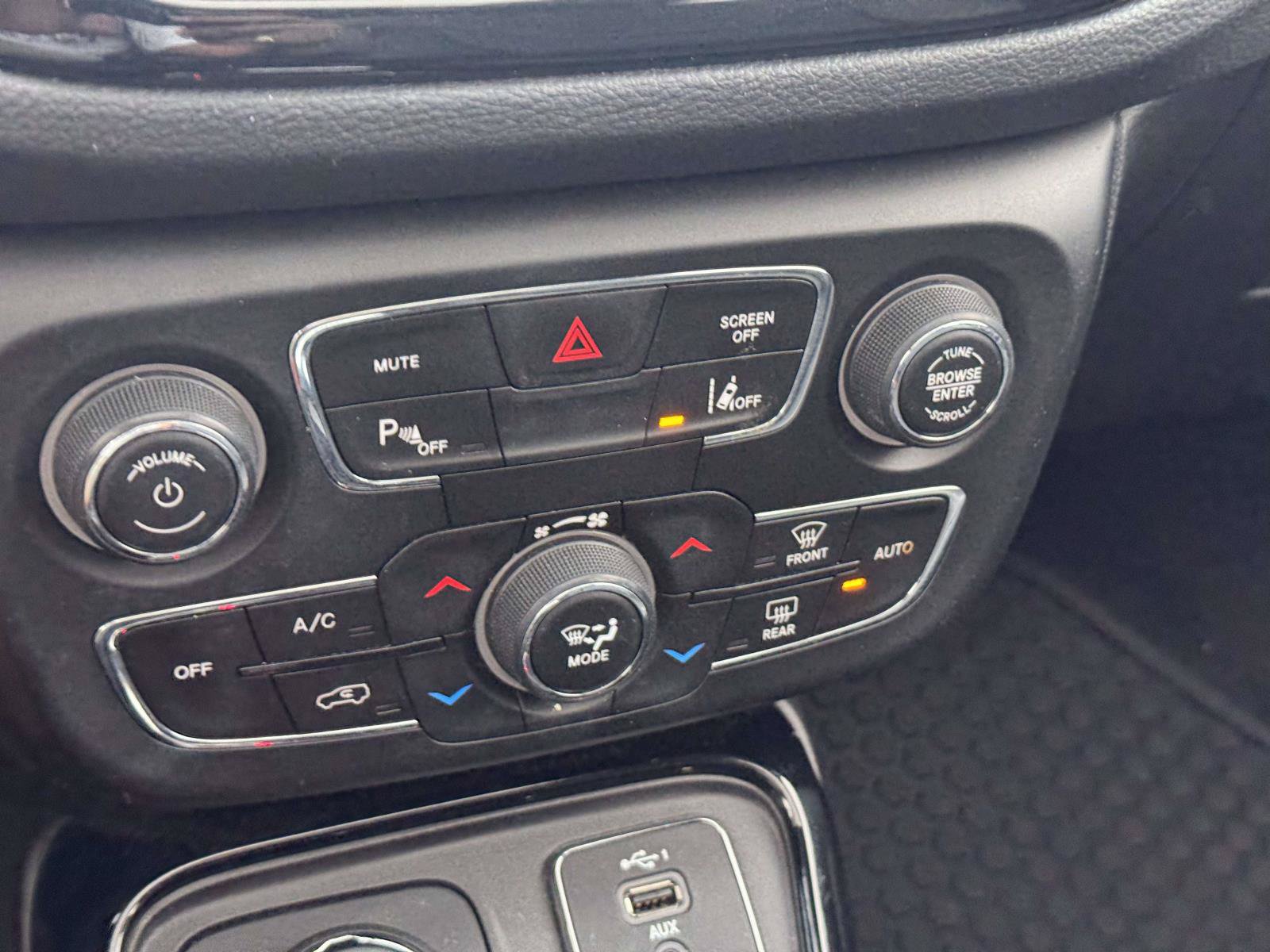 Used 2021 Jeep Compass Limited w/ Sun and Sound Group AWD/4WD image 39