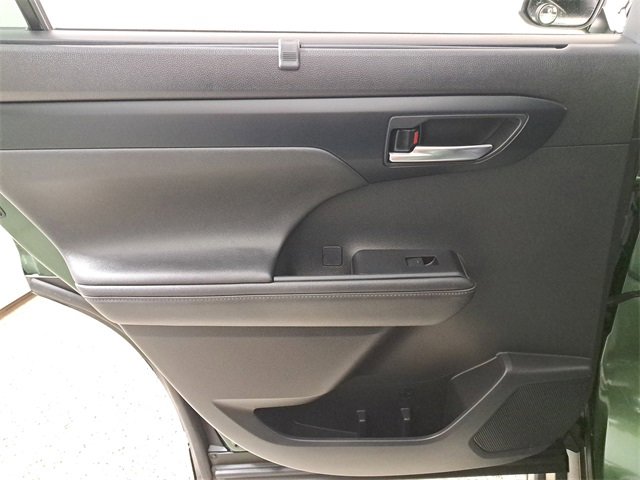 Used 2023 Toyota Highlander XLE image 15