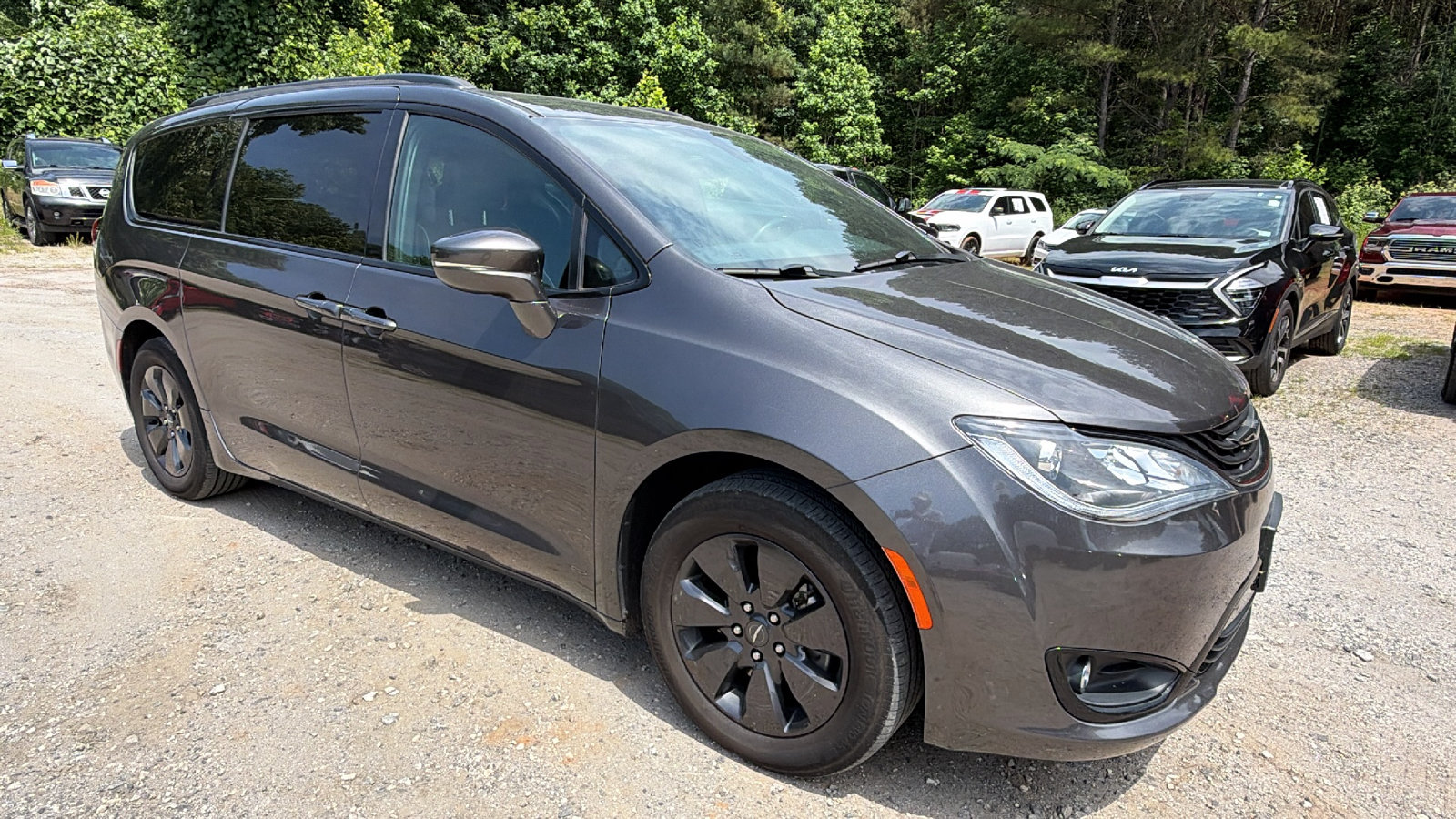 Used 2019 Chrysler Pacifica Limited w/ S Appearance Package FWD image 5