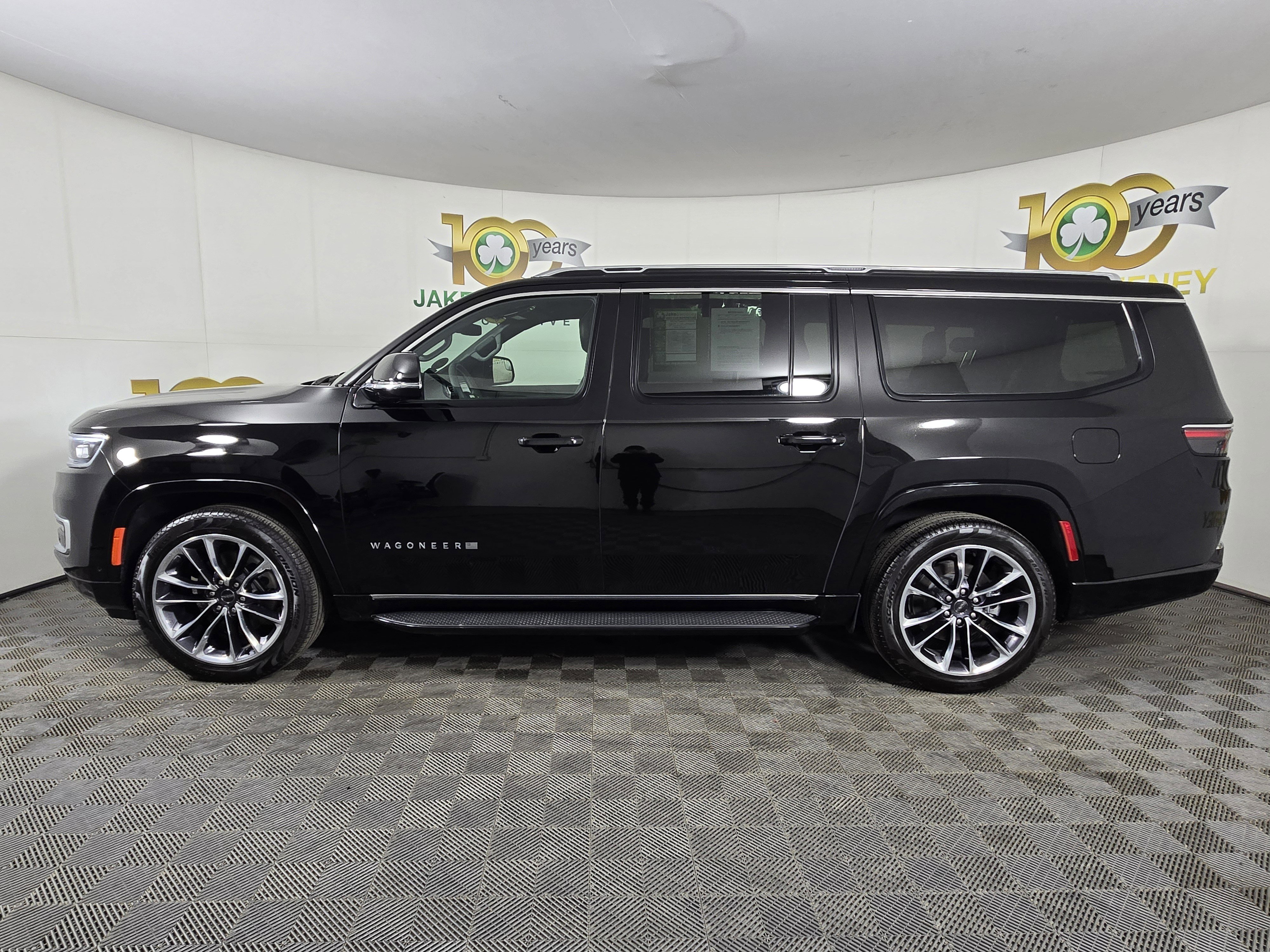 Used 2023 Jeep Wagoneer L Series II w/ Premium Group I image 6