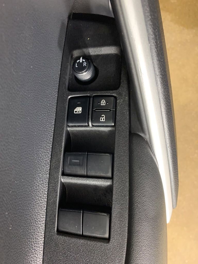 Used 2024 Toyota Corolla Cross L AWD/4WD image 18
