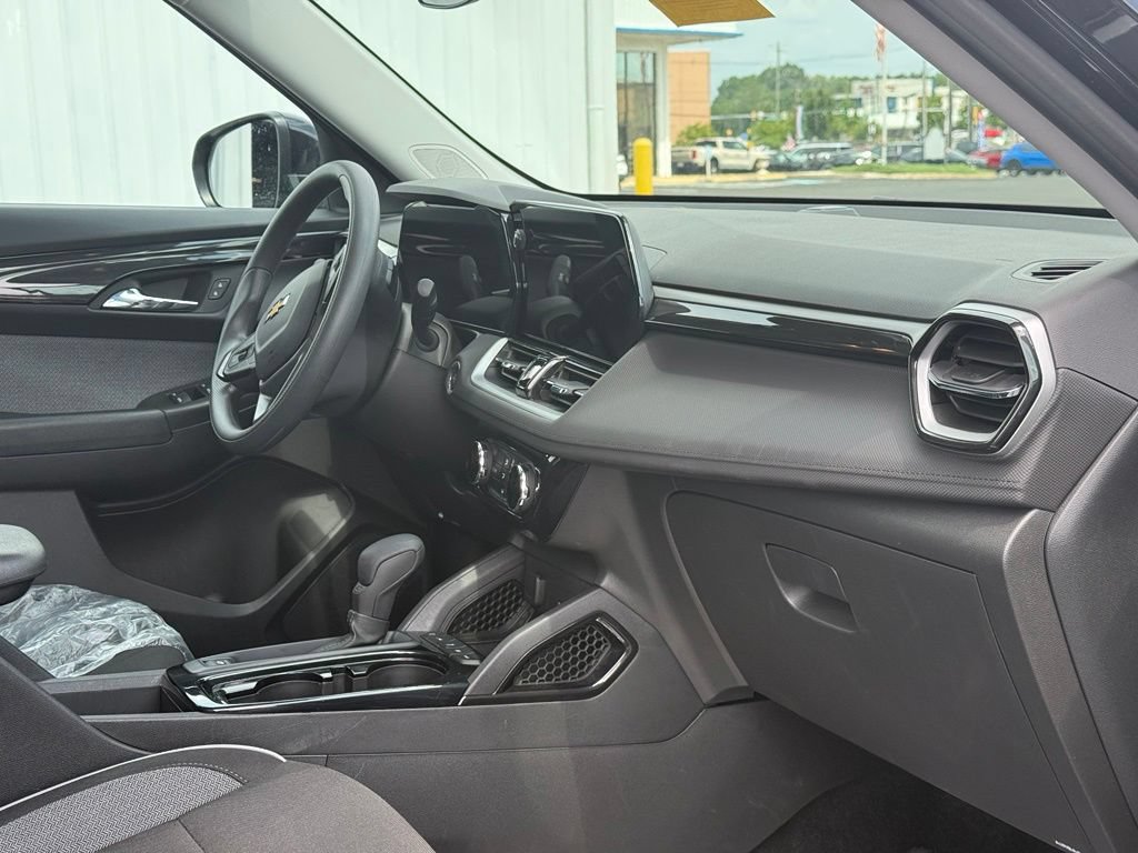Used 2026 Chevrolet TrailBlazer LT AWD/4WD image 16