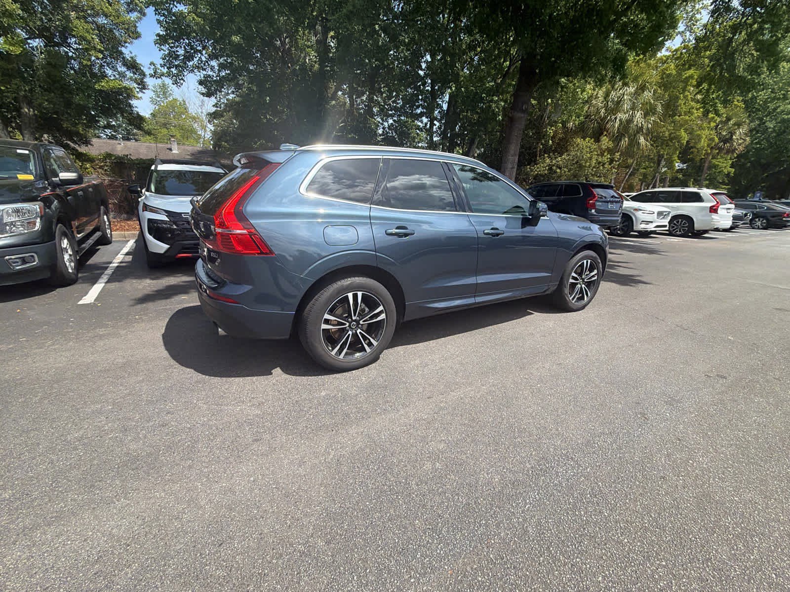 Used 2021 Volvo XC60 T5 Momentum w/ Advanced Package image 14
