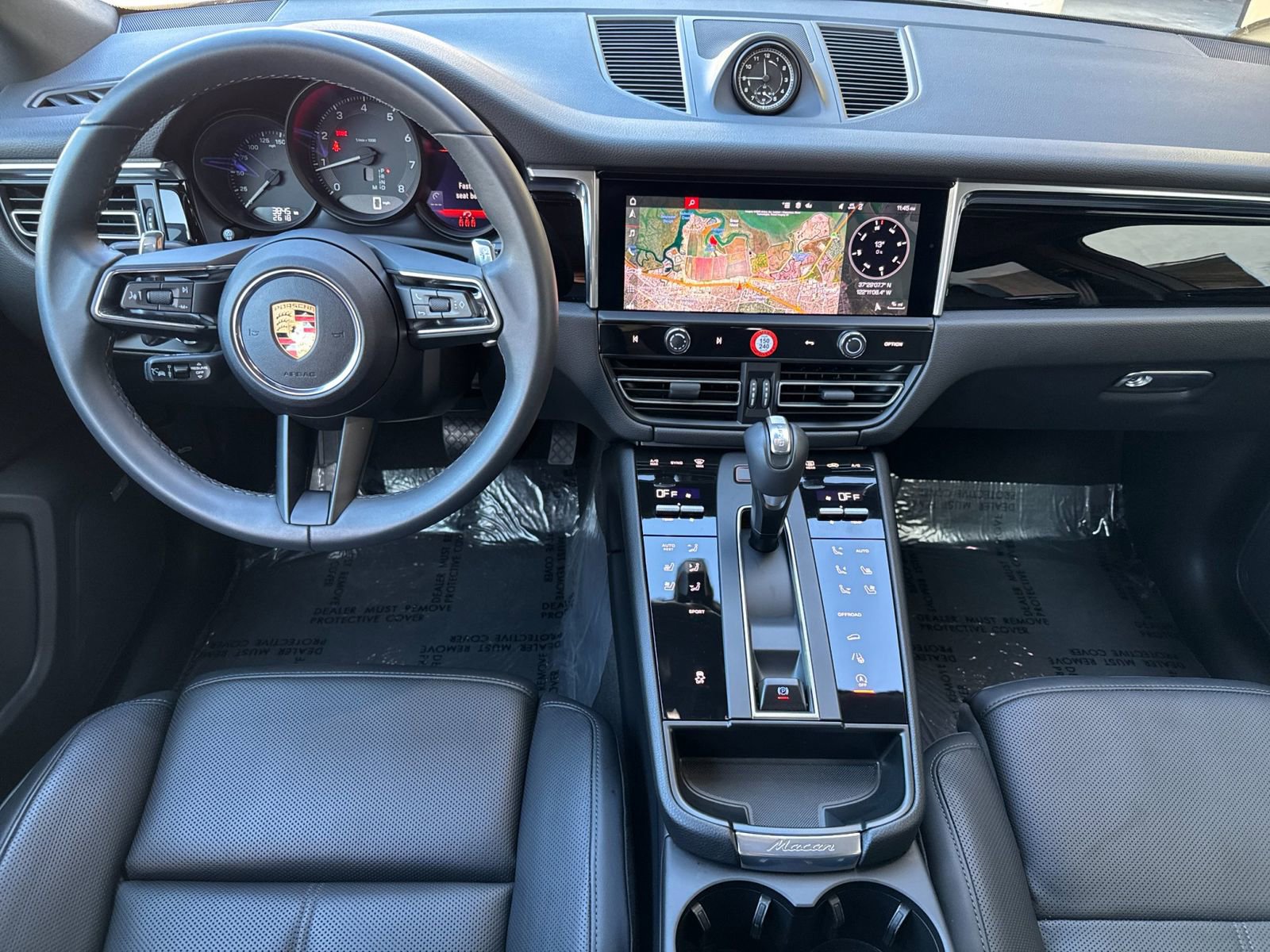 Certified 2025 Porsche Macan image 6