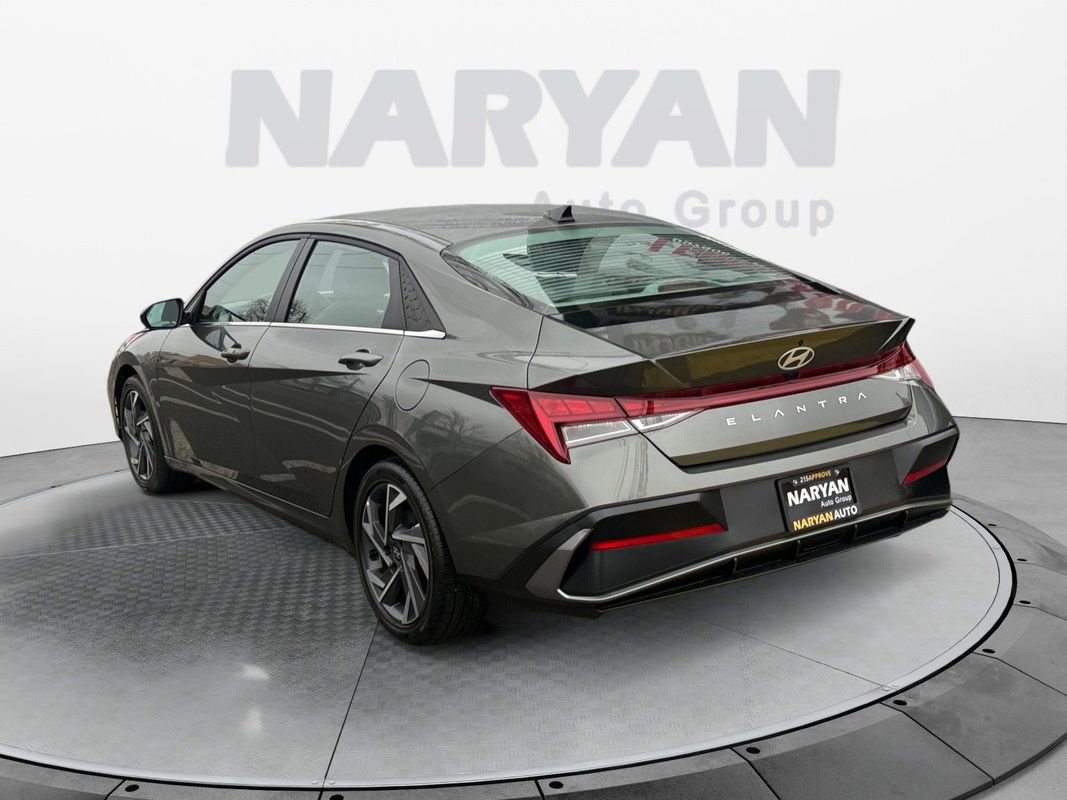 Used 2025 Hyundai Elantra SEL image 5