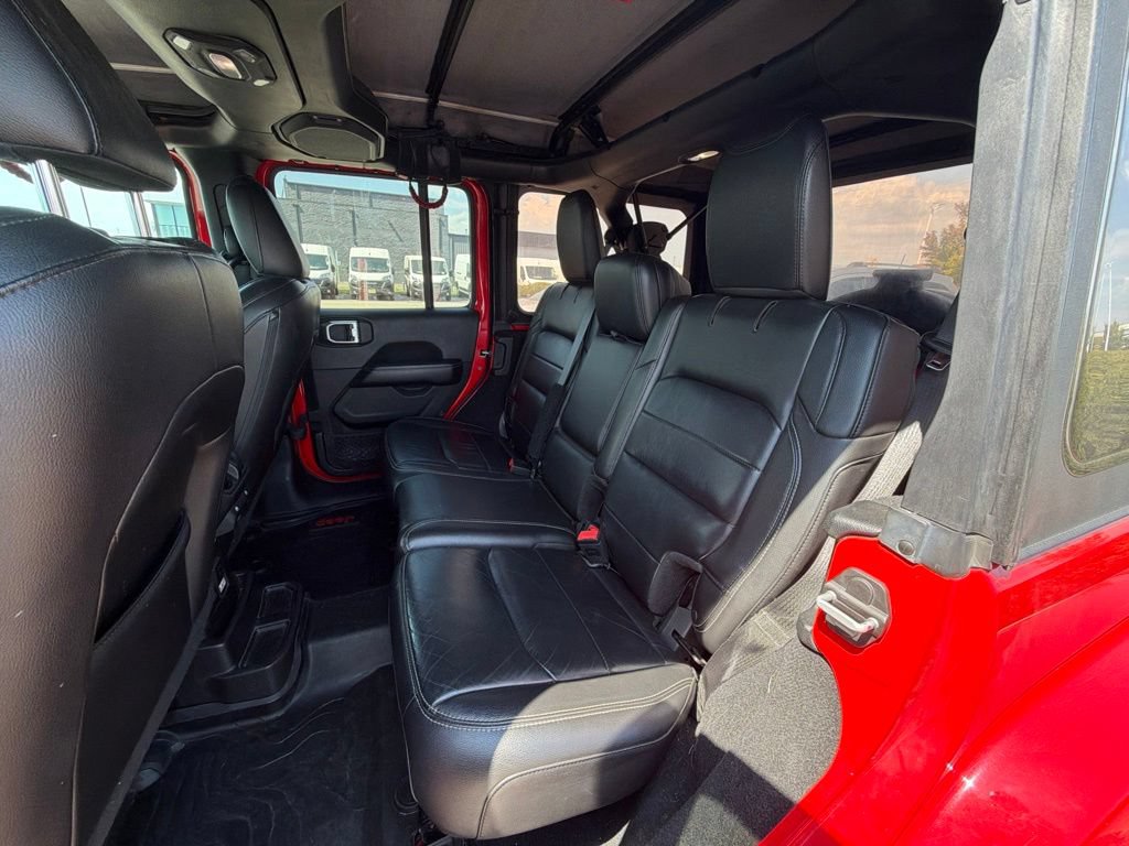 Used 2018 Jeep Wrangler Unlimited Sahara AWD/4WD image 11