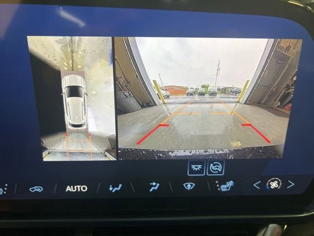 New 2025 Chevrolet Equinox EV LT image 10