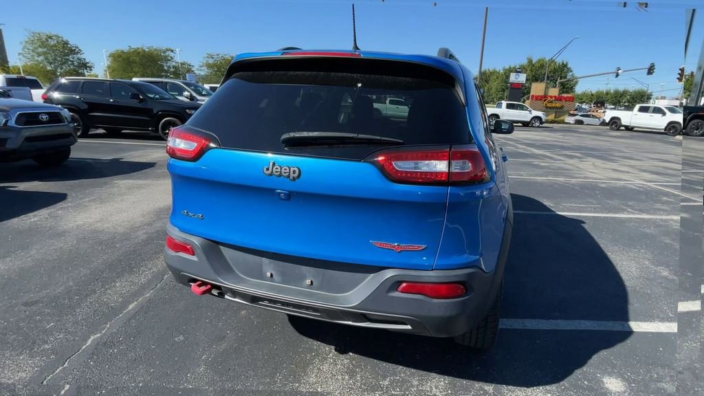 Used 2017 Jeep Cherokee Trailhawk image 9