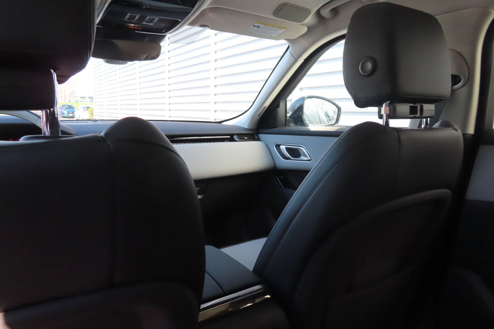 New 2025 Land Rover Range Rover Velar Dynamic SE image 7