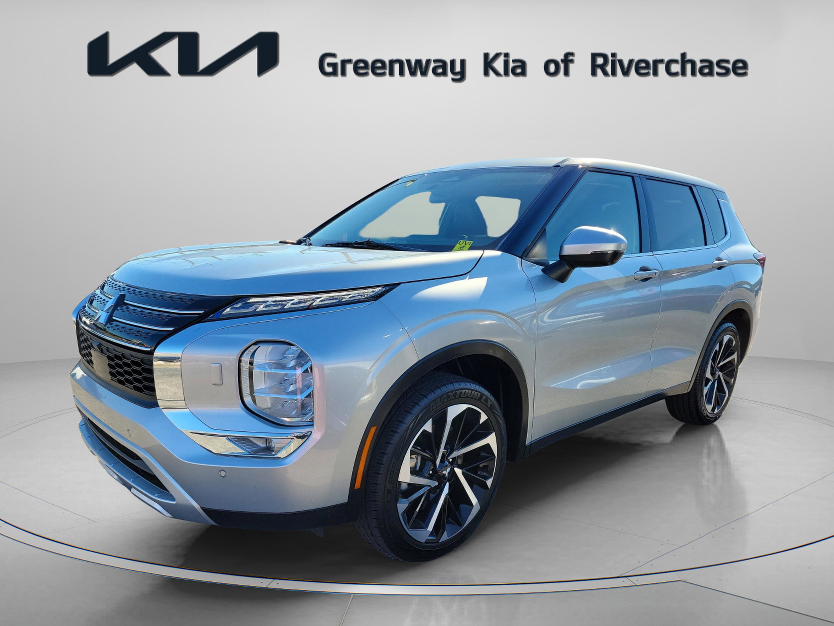 Used 2024 Mitsubishi Outlander SE image 3