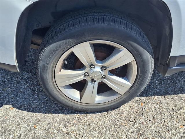Used 2017 Jeep Compass Latitude FWD image 7