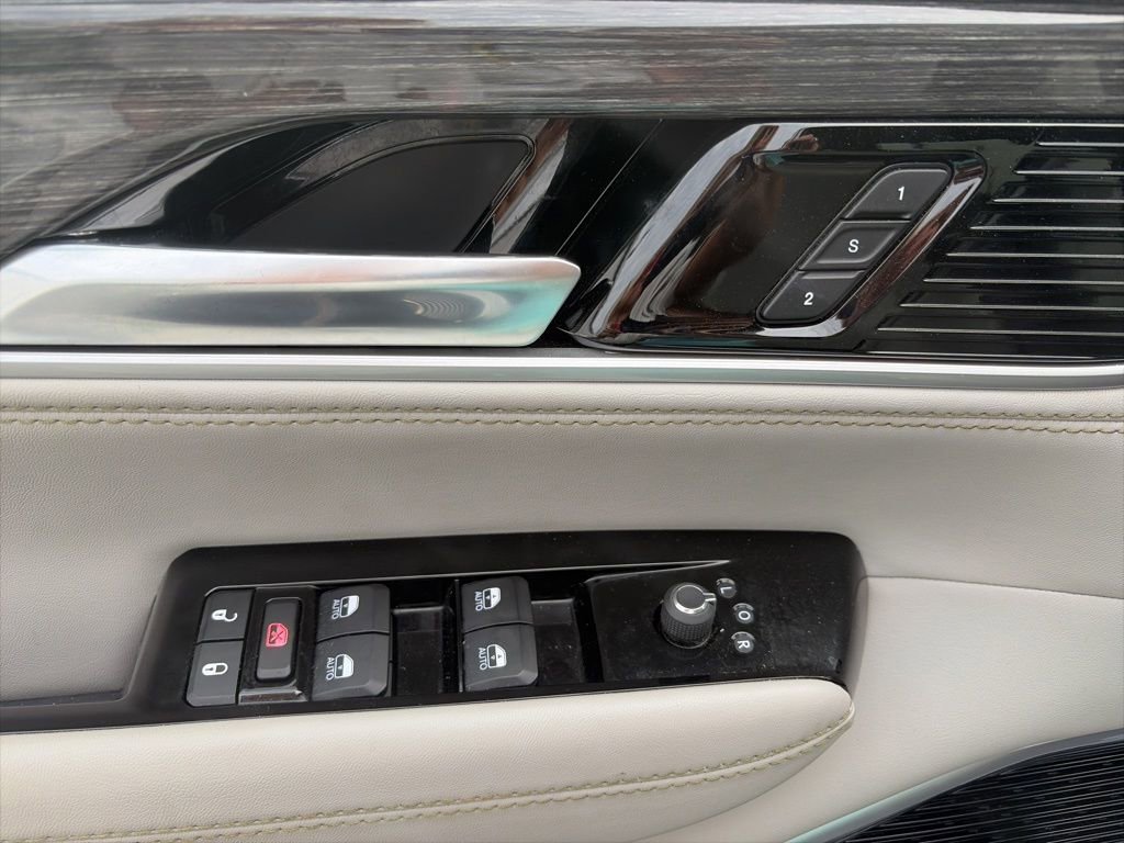 Used 2022 Jeep Wagoneer Series III w/ Premium Group I image 15