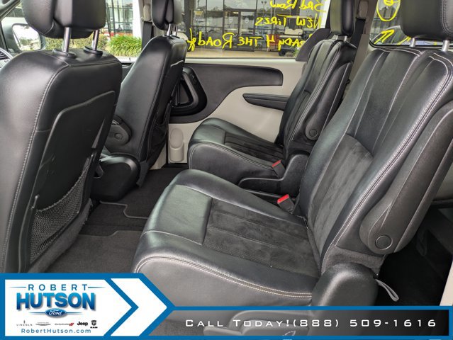 Used 2017 Dodge Grand Caravan SXT image 16