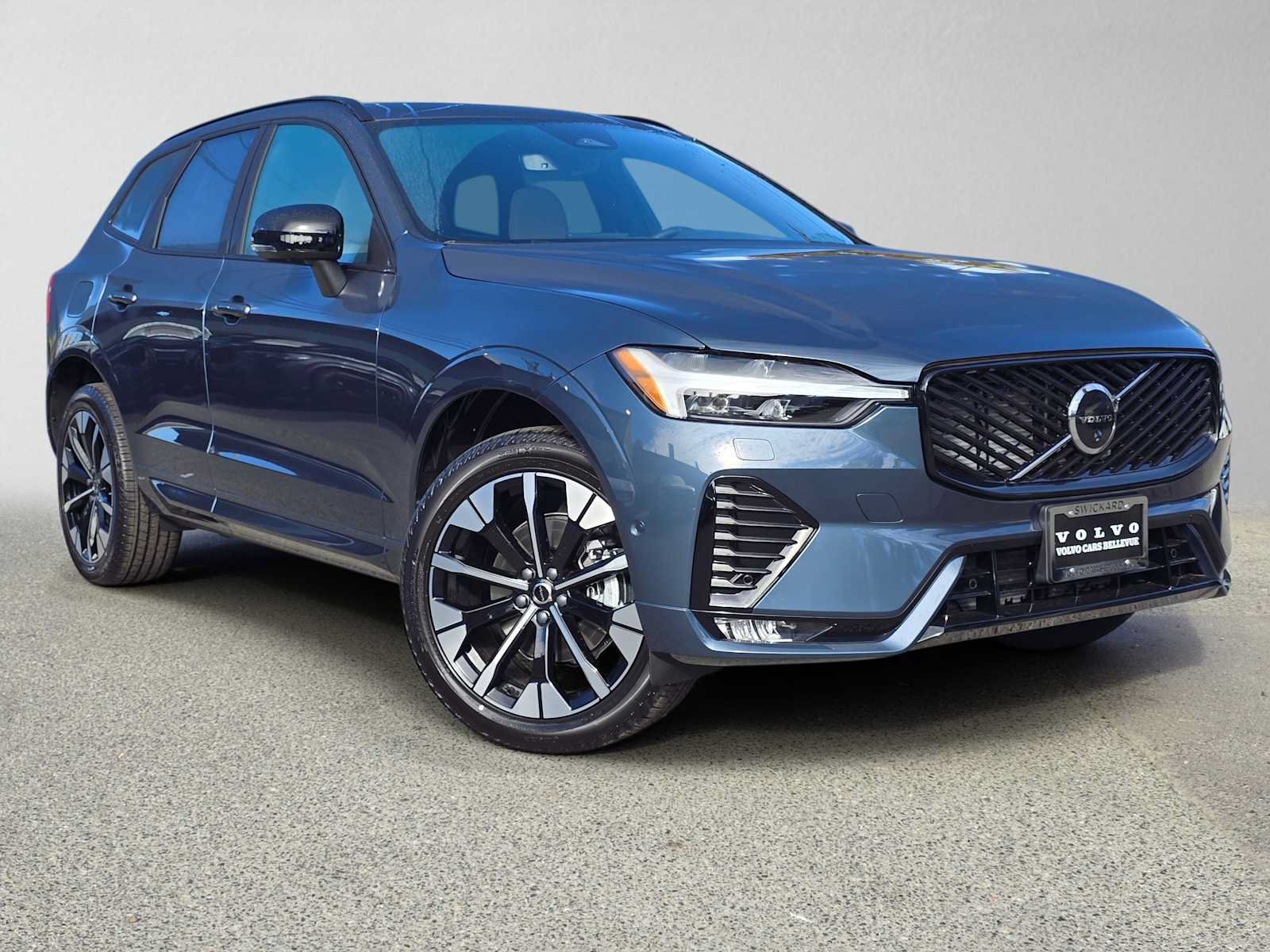 New 2027 Volvo XC60 B5 Plus AWD/4WD image 1