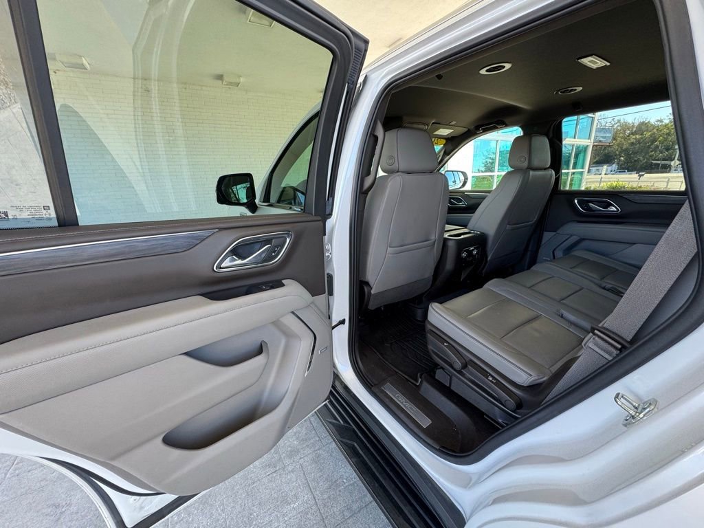Used 2023 GMC Yukon SLT w/ SLT Luxury Package image 20