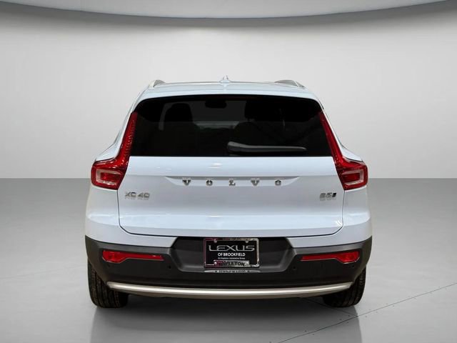 Used 2025 Volvo XC40 B5 Core AWD/4WD image 4
