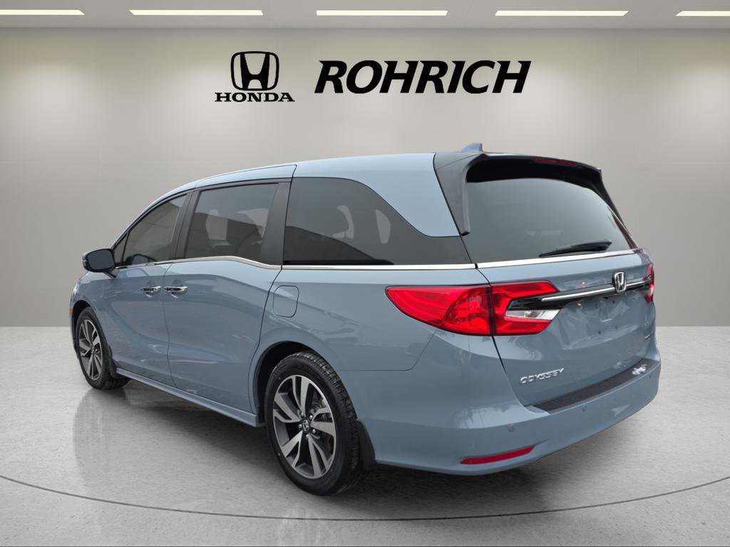 Used 2024 Honda Odyssey Touring image 3