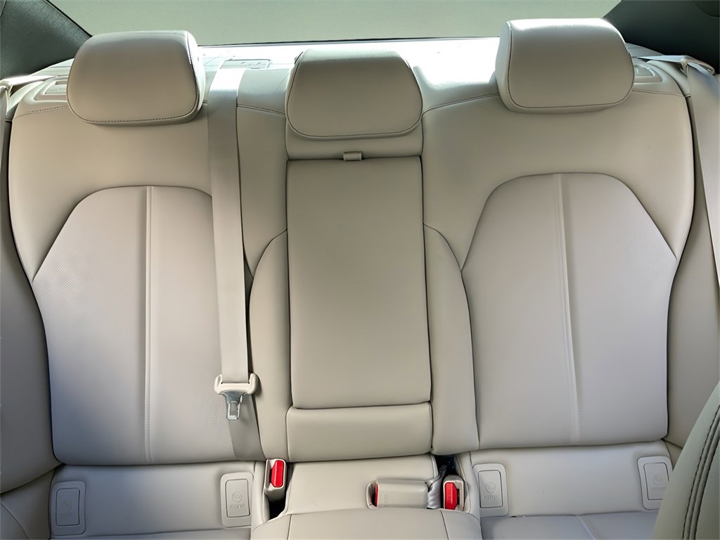 Used 2023 Genesis G70 2.0T image 12