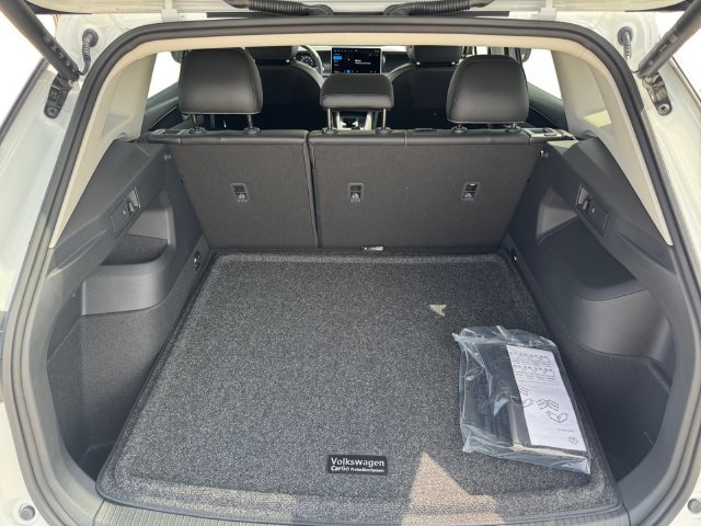 New 2026 Volkswagen Tiguan SE FWD image 11