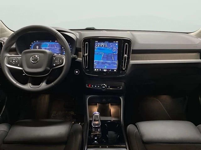 Used 2025 Volvo XC40 B5 Plus AWD/4WD image 24