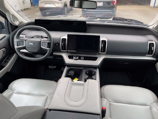 Used 2025 Ford Expedition Active AWD/4WD image 43