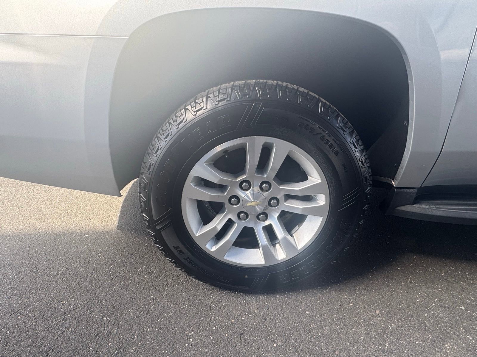 Used 2018 Chevrolet Suburban LT image 13