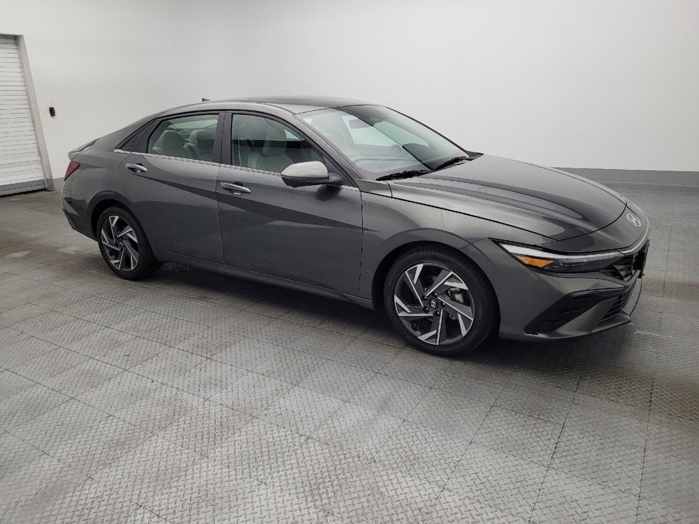 Used 2024 Hyundai Elantra Limited image 11