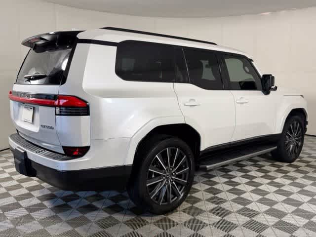 Used 2024 Lexus GX 550 w/ Accessory Package (Z1) AWD/4WD image 8