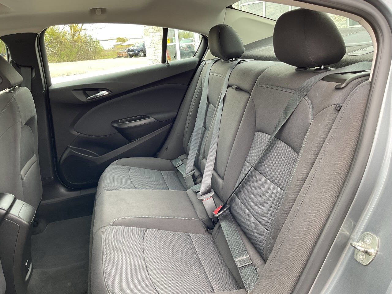 Used 2018 Chevrolet Cruze LT w/ Sun And Sound Package FWD image 29