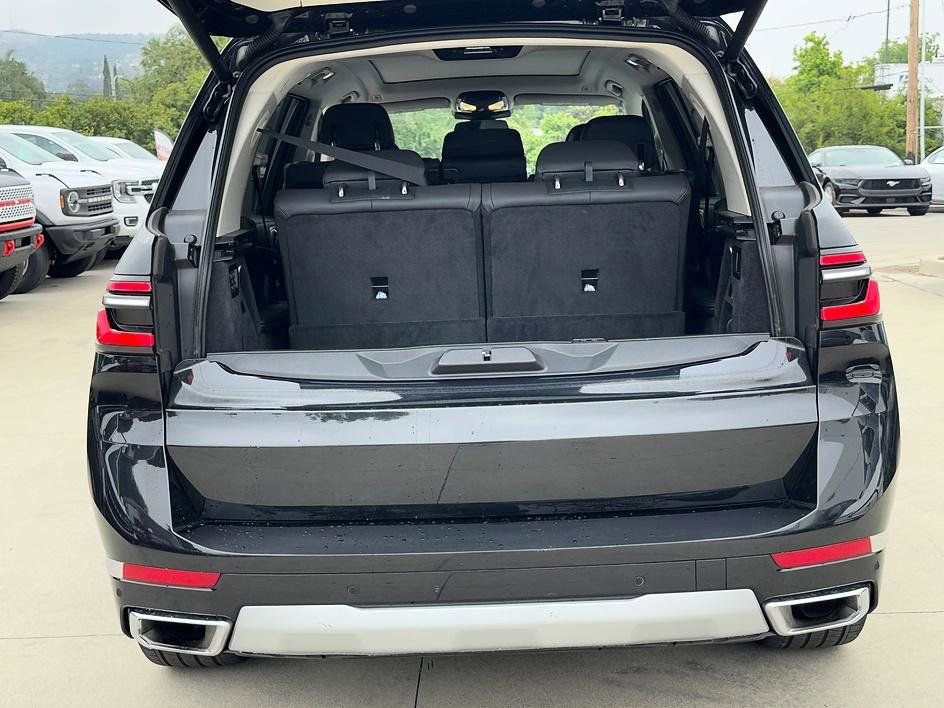 Used 2025 BMW X7 xDrive40i AWD/4WD image 13