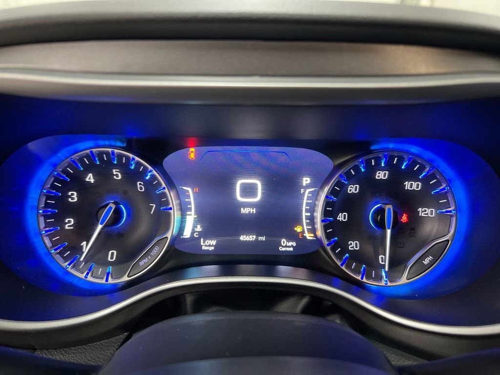 Used 2024 Chrysler Pacifica Touring-L image 12