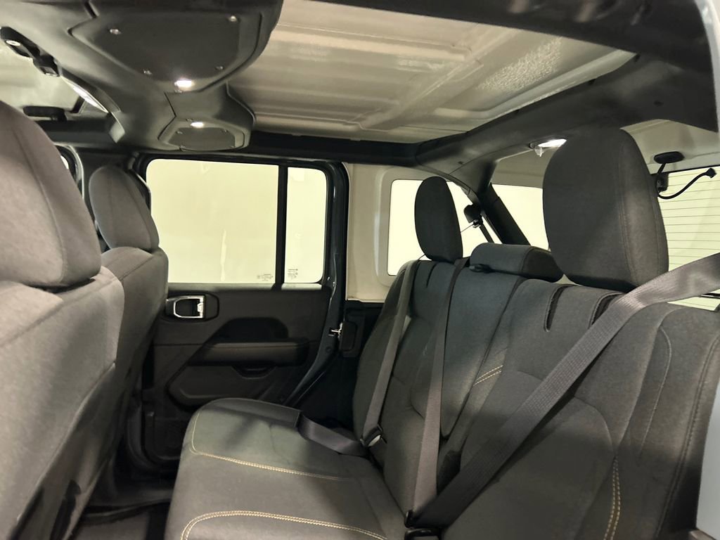 Used 2025 Jeep Wrangler Unlimited Sahara AWD/4WD image 31