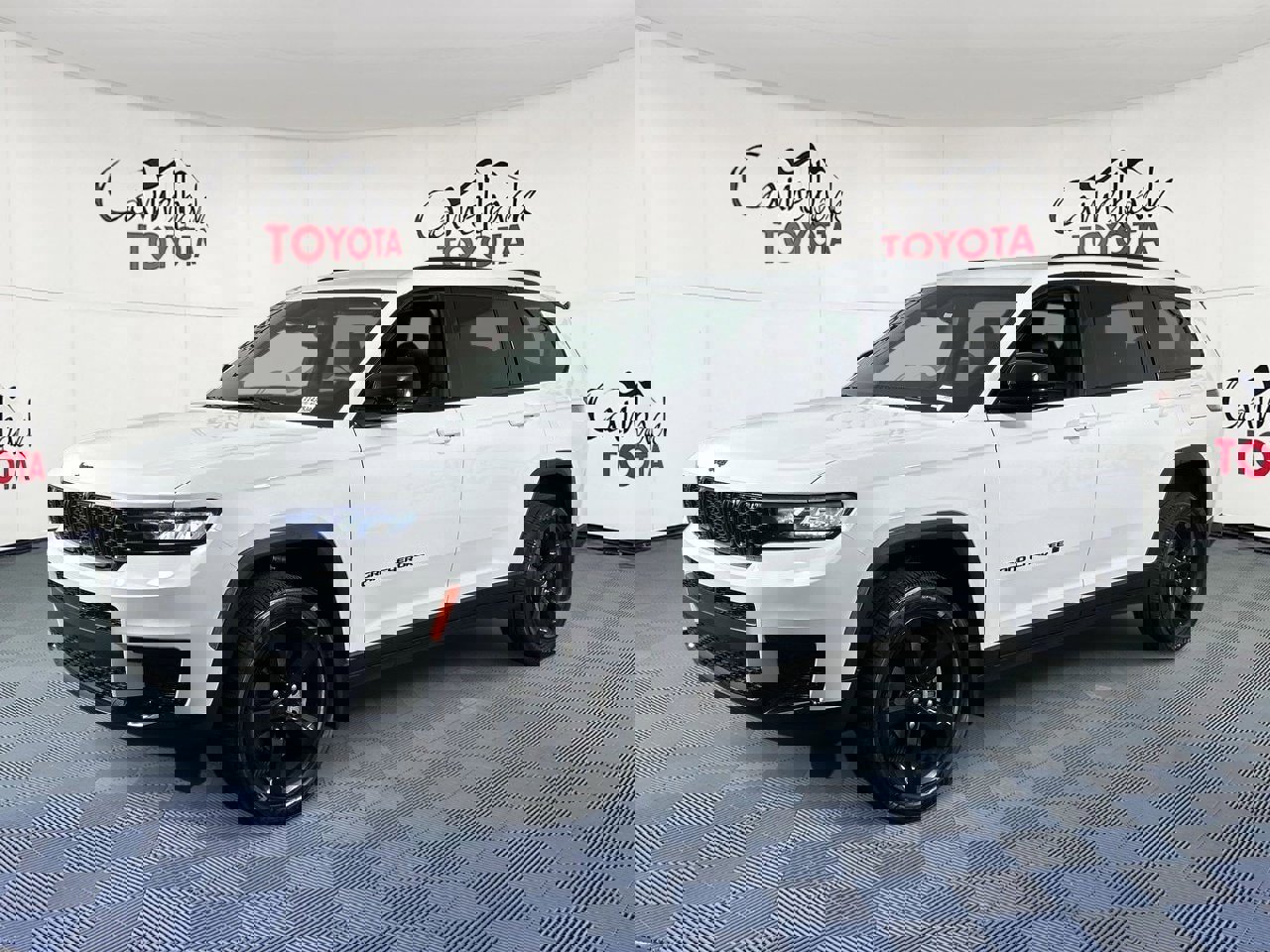 Used 2023 Jeep Grand Cherokee L Laredo image 2