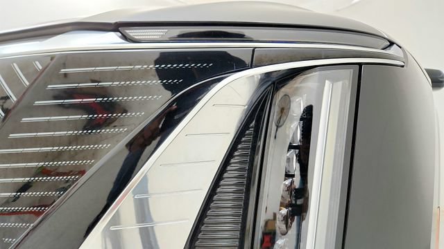 Used 2025 Cadillac Lyriq Luxury AWD/4WD image 25