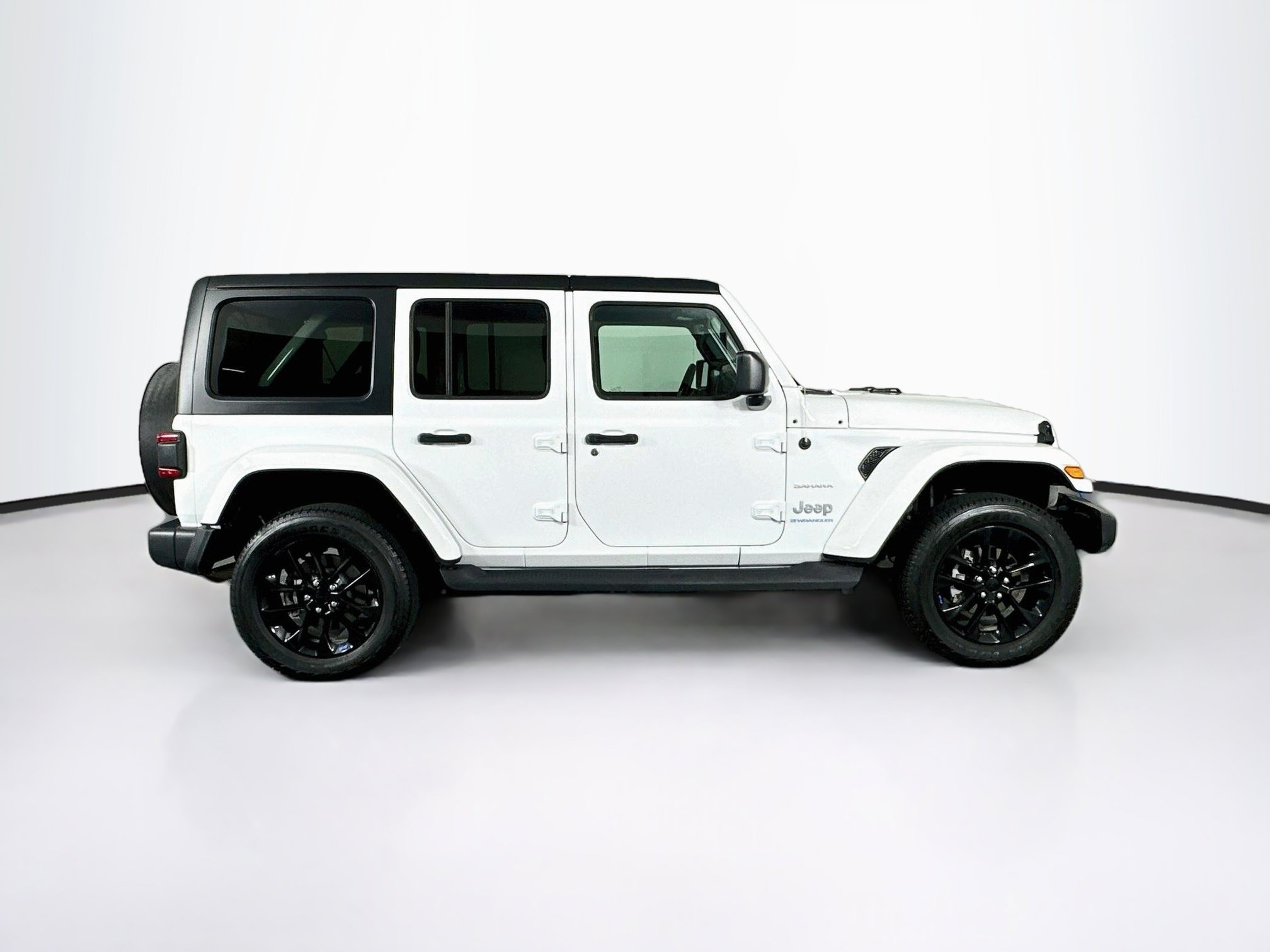 Used 2023 Jeep Wrangler Unlimited Sahara w/ Cold Weather Group AWD/4WD image 10
