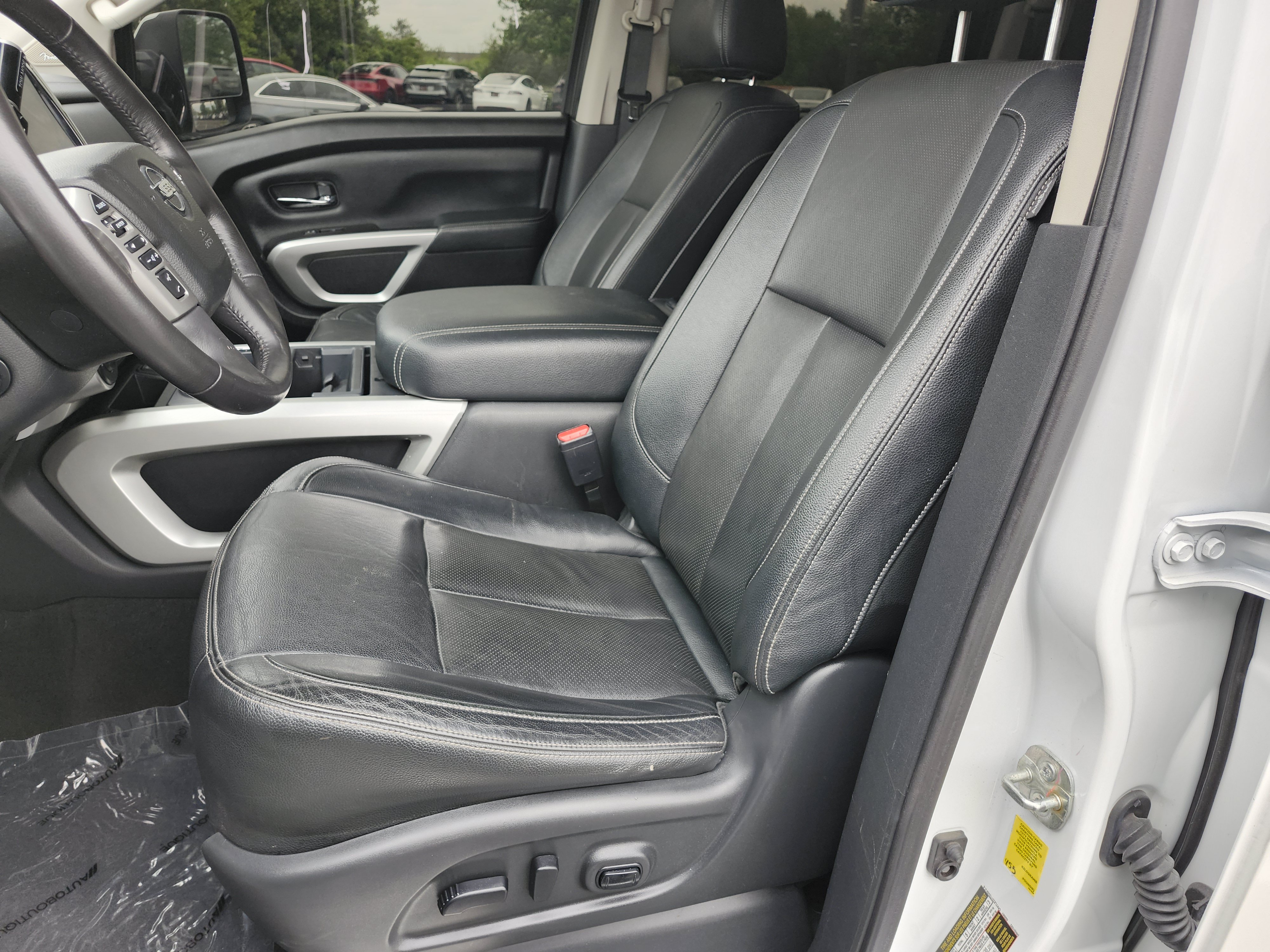 Used 2021 Nissan Titan SL w/ Moonroof Package AWD/4WD image 29