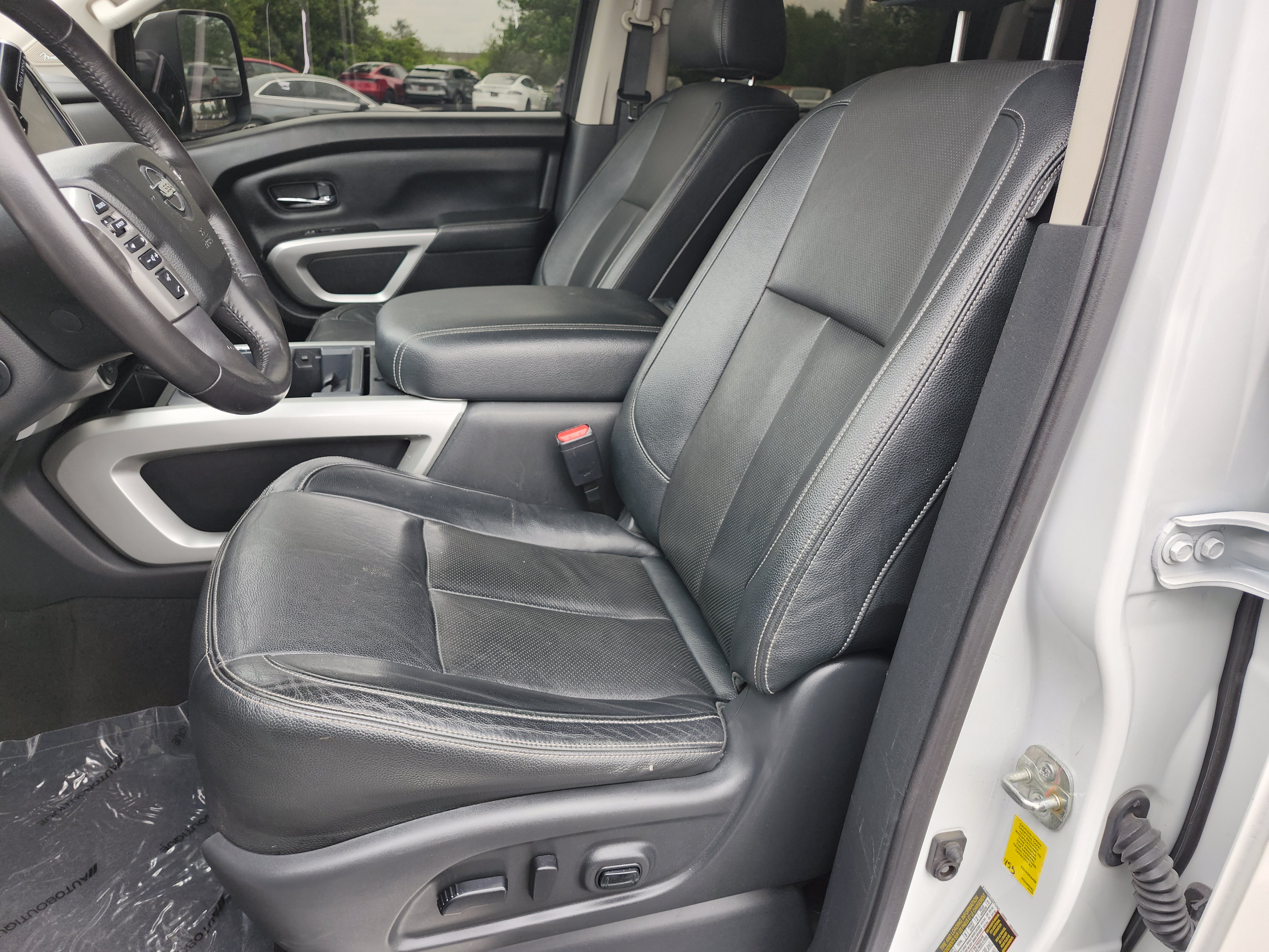 Used 2021 Nissan Titan SL w/ Moonroof Package AWD/4WD image 29