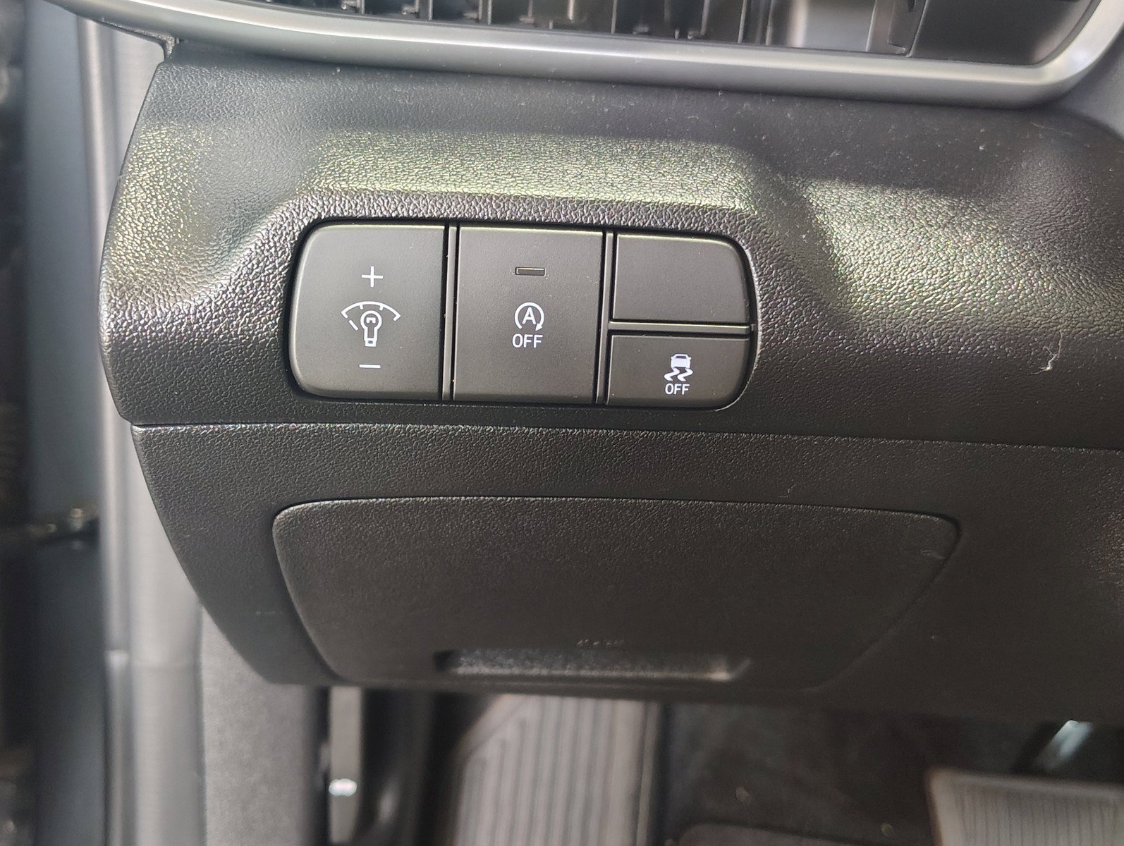 Certified 2025 Hyundai Elantra SE FWD image 17