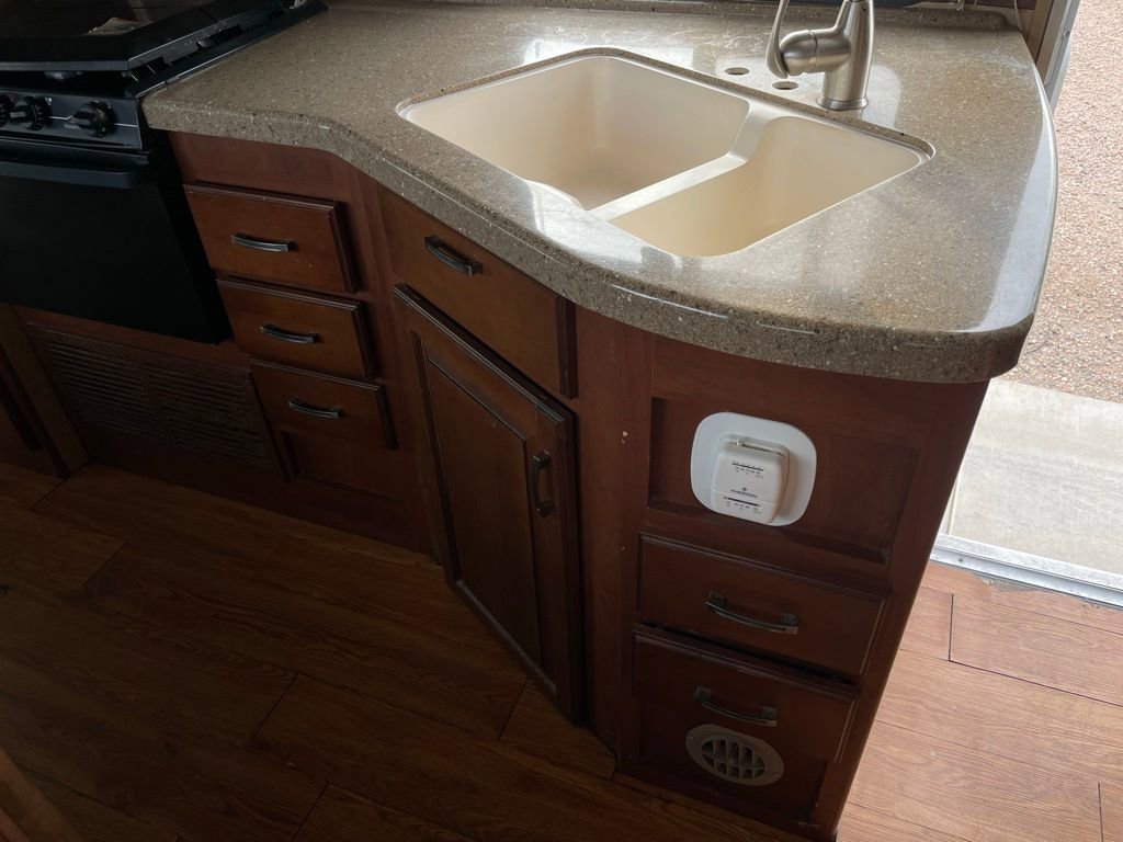 Used 2013 Ford E-450 and Econoline 450 Super Duty w/ Motorhome Prep Pkg RWD image 53