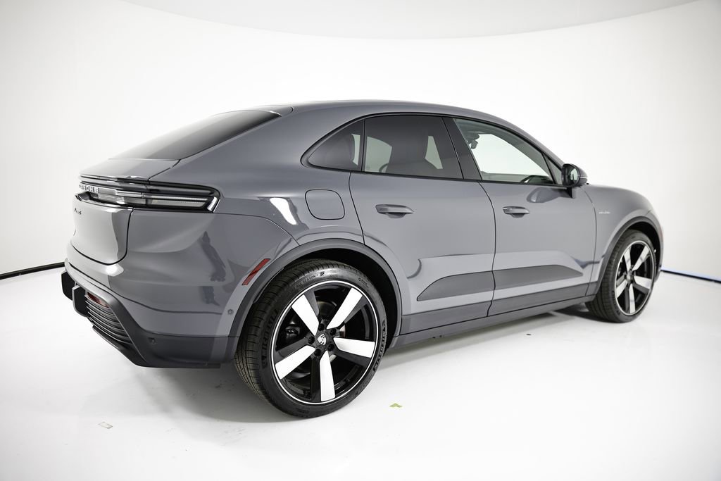 New 2026 Porsche Macan 4 Electric image 7