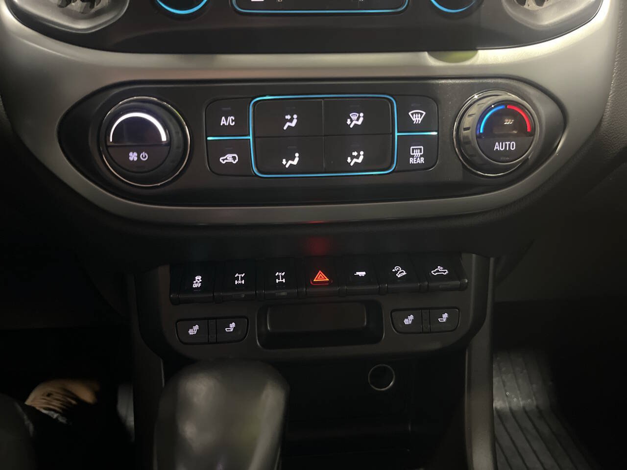 Used 2022 Chevrolet Colorado ZR2 w/ Colorado ZR2 Bison Edition AWD/4WD image 23