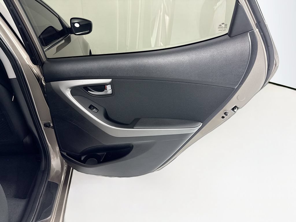 Used 2015 Hyundai Elantra SE w/ Option Group 03 FWD image 27