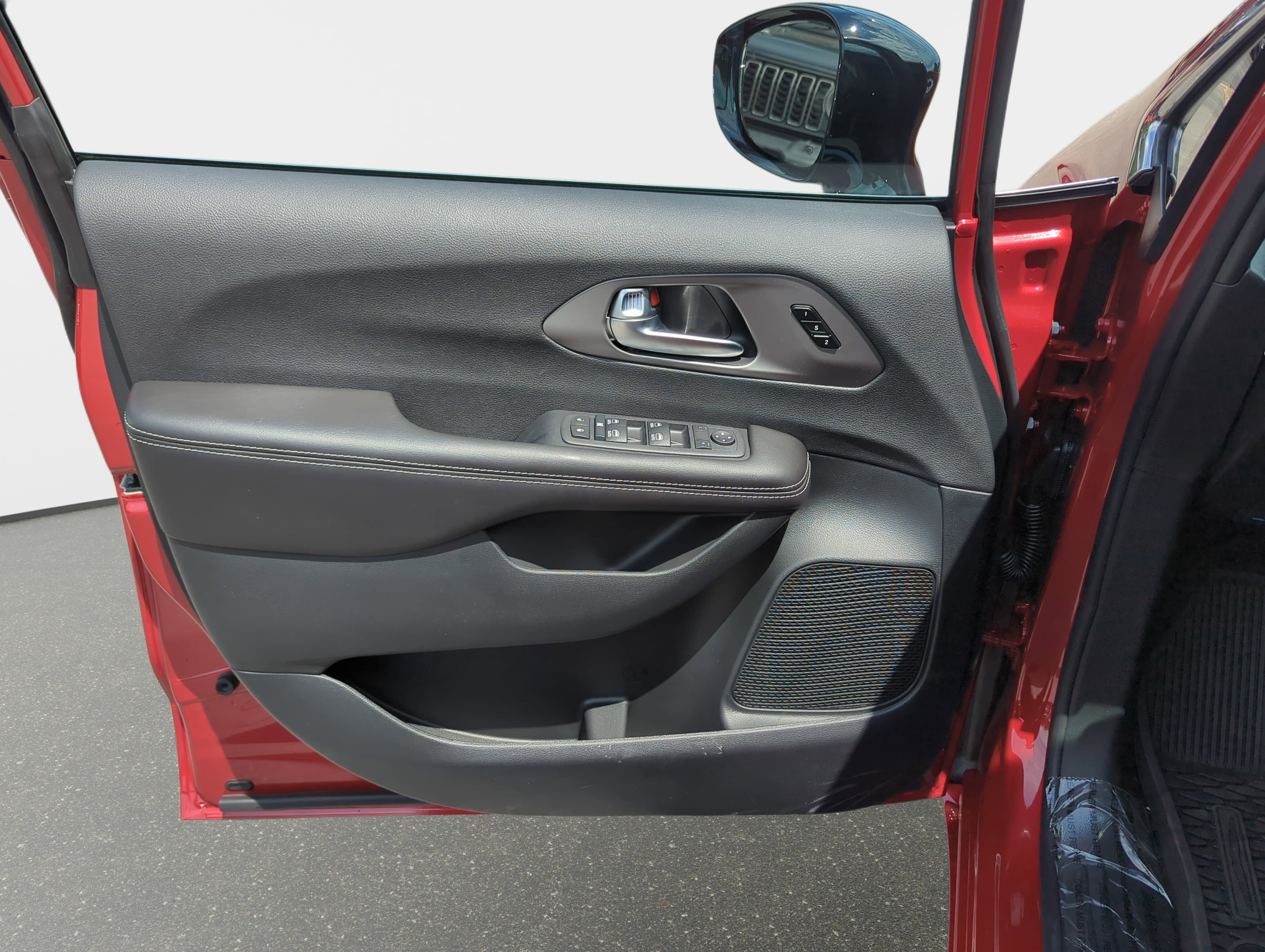 New 2027 Chrysler Pacifica Select AWD/4WD image 25