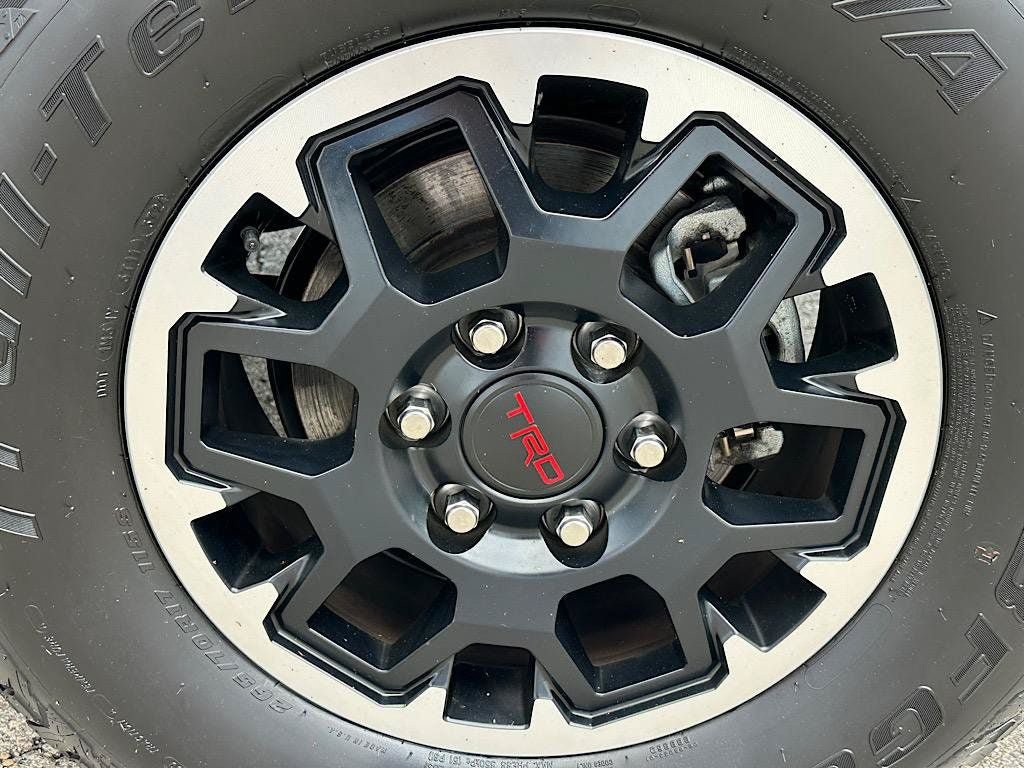 Certified 2024 Toyota Tacoma TRD Off-Road AWD/4WD image 31